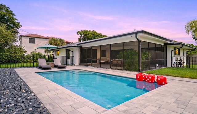 Private pool home near downtown & beach