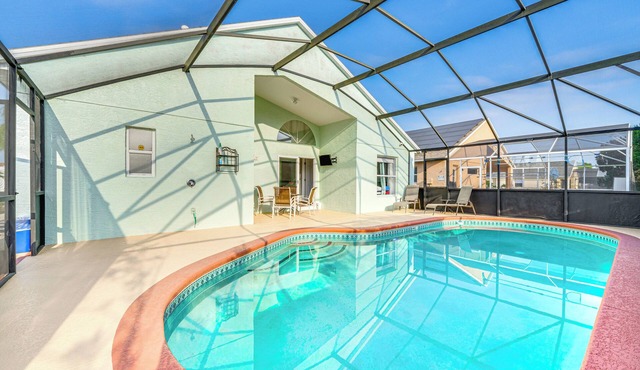 Private Pool & Yard: Family Getaway in Davenport