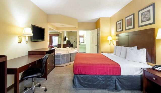 Quality Inn & Suites Dickson in Dickson