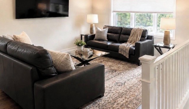 Quiet 2BR for Workers-Fast WiFi-Parking-Self Check-in