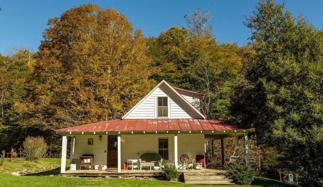 Quiet, Cozy, Rustic - 105 Stunning Acres! 20 min to Boone, NC