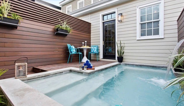 Rare 4BR Savannah Retreat | Shared Pool & DT Steps