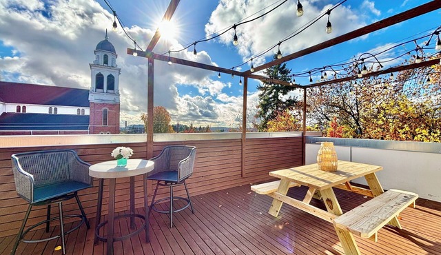 Red Gem - Modern 4 Beds Capital Hill House with Rooftop Views