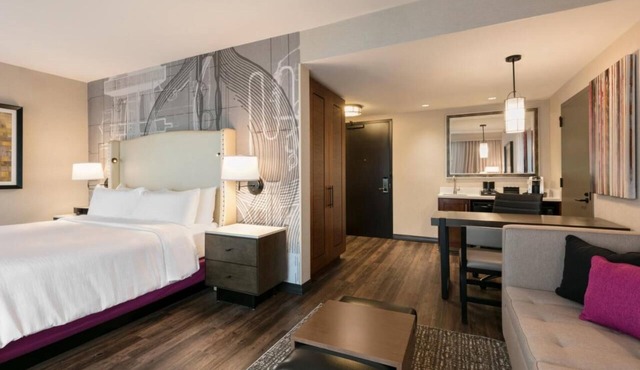 Relaxing Escape! 3 Cozy Units w/Pool Gym, Free Parking, & Free Breakfast!