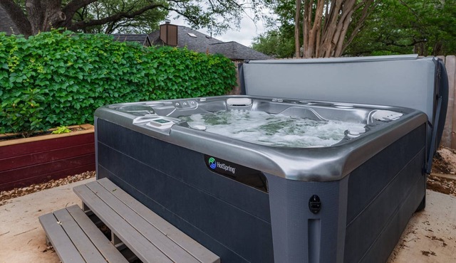 Remodeled, Private Pool & Hot Tub, Gas BBQ, Xbox, Ping Pong, Foosball, Fully-equipped Kitchen
