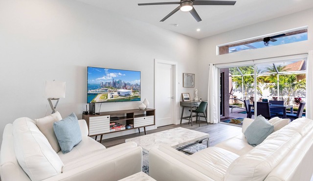 “Renovated 3BR Pool Home | Screened & Heated Pool | 3 King Beds”