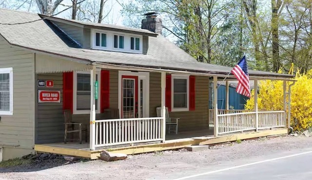 Restored Riverview 3BR Sleeps 7 with 270 Deg view