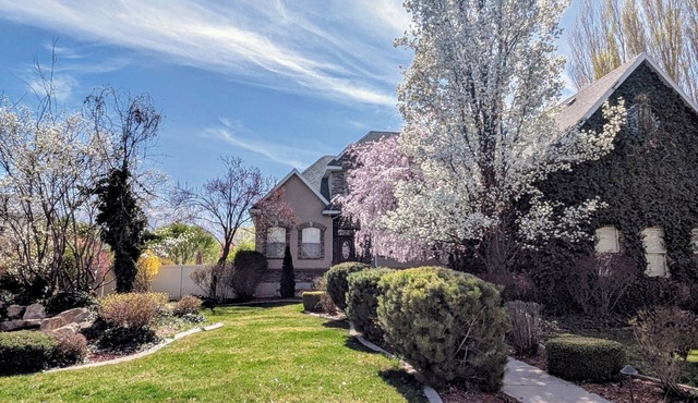 River House - Entire 6-bedroom home near the SF River trail