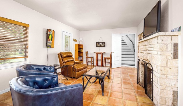 Riverfront | Private Deck | Games | Scenic Views!
