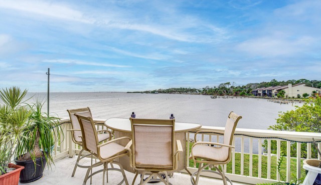 Riverfront Titusville Townhome w/ Community Pool!