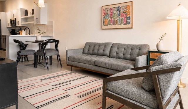 Roami at Century Plaza | 4BR Combo | sleeps 10