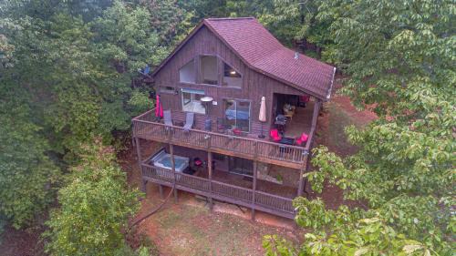 ROMANTIC TIP TOP hideaway, ONE NIGHT WORLD CUP WATCH PARTY GETAWAY, HELEN WATER TUBING 10 MIN DRIVE, HELEN WATER TUBING 10 MIN DRIVE