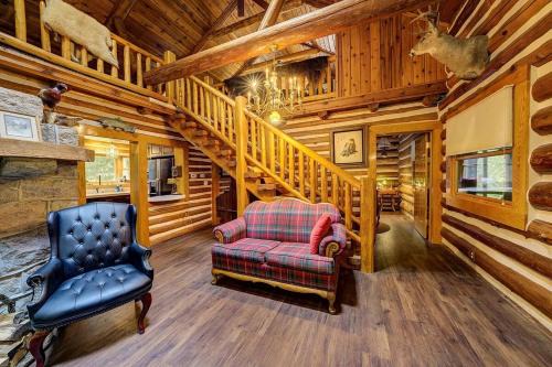 Secluded 10-Acre Riverfront Lodge