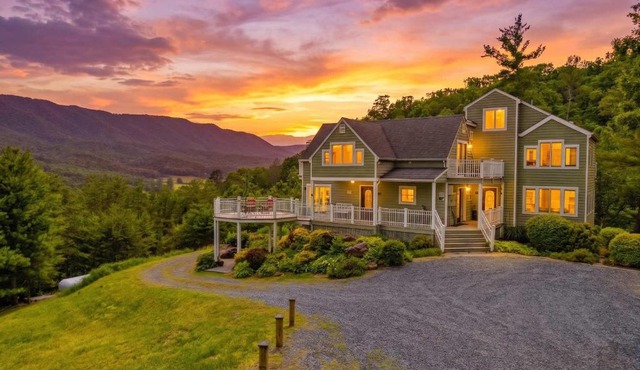 Secluded Retreat Endless Mtn Views Rushing Stream