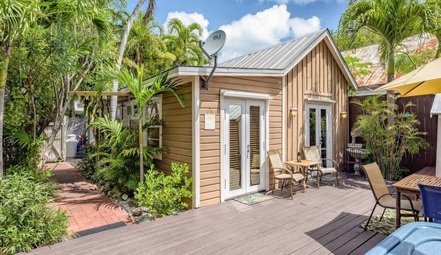 Secret Courtyard-2 bedroom 2 bath just steps off Duval street.