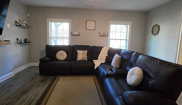 Serene basement apartment in lovely Loganville