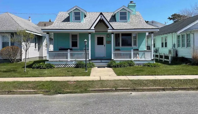 Shore cottage steps away from warm sandy feet in Strathmere