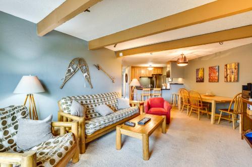Silverthorne Condo w/Lake Views: 10 Mi to Skiing!