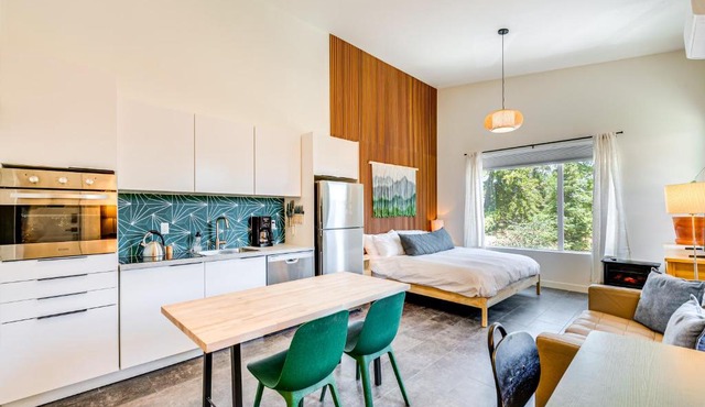 Ski, Hike & Bike: Modern Park City Studio