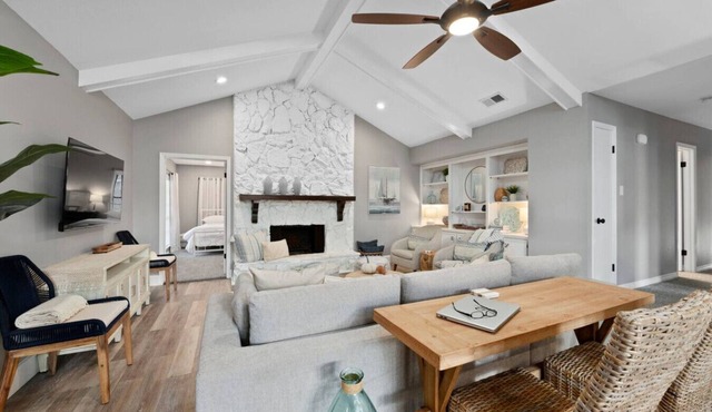Sleeps 10 - 4 BR - Near I-10 & Mobile Bay + Porch