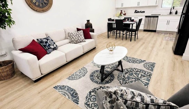Spacious 4BR Duplex-Sleeps 8 Near Alta & SLC
