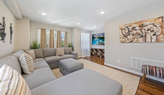 Spacious 4BR Retreat Near NYC| Sleeps 12