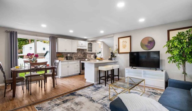 Spacious 4BR w Parking, mins to NYC