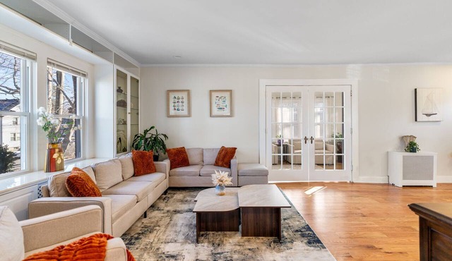 Spacious 5BR w Parking, near NYC