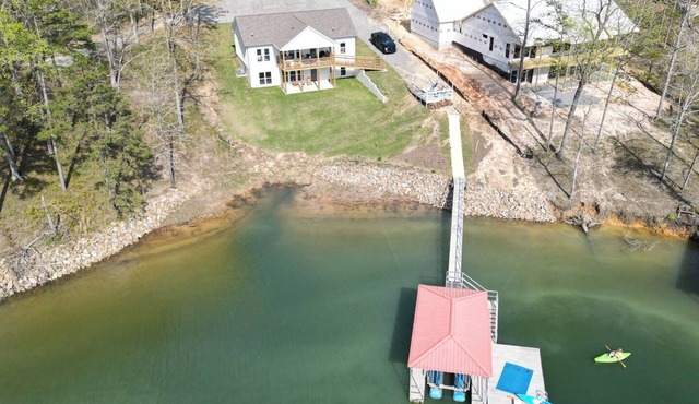 Spacious 6-bedroom house on beautiful Lewis Smith Lake