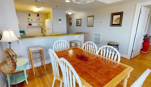 Spacious, bayfront villa w. community pool + fantastic views!