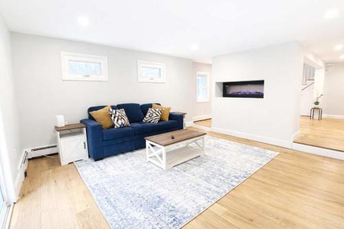 Spacious Beach House for 12 - 10-Min Walk to Beach - Family-Friendly Coastal Retreat