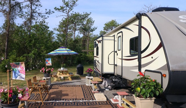 Spacious camper in a vacation destination! Only 10 mins to Dauphin Island Beach!