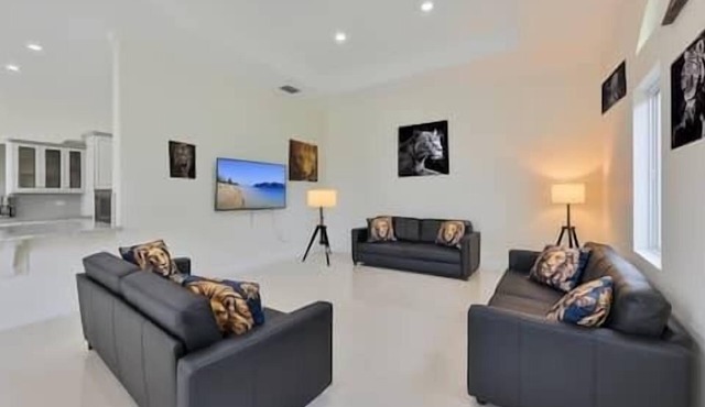 Spacious Davie Villa to Watch World Cup