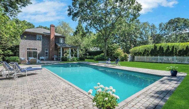 Spacious East Hampton Retreat Minutes Away from East Hampton Village,.