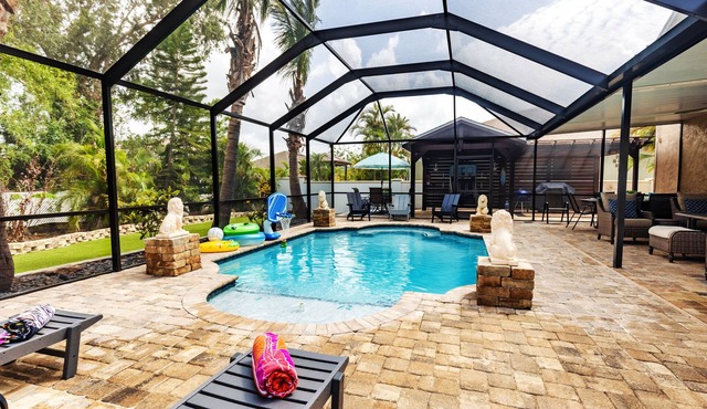“Spacious Home wPool Sleeps Family Getaway ☀️”