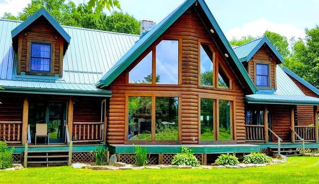 Spacious Vacation Rental Perfect for Family Reunions near Pittsburgh, Pennsylvania