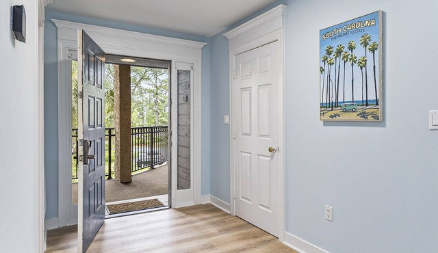 Spectacular Oceanview Condo w/Community Pool Near South Beach!