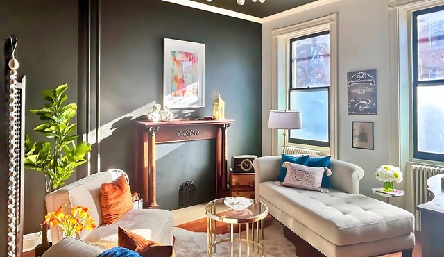 Star-Inspired 5BR Manor | Sauna, Karaoke – Sleeps 12