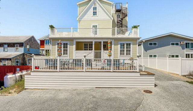 Steps to Shore: Newly Renovated Dewey Beach Home!