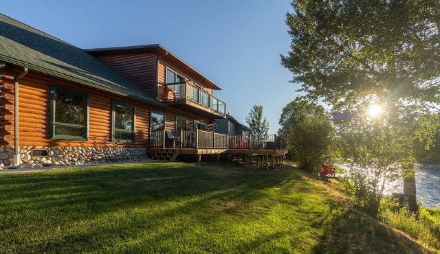 Stillwater Riverfront Luxury Cabin, Fishing & Yellowstone