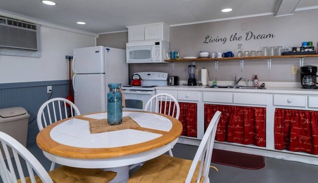 Studio Apartment with Private Entrance One Block to Beach Access