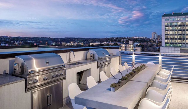 Studio Deluxe/Presidential Condo, Sleeps 4, in downtown, Wyndham Austin Resort!