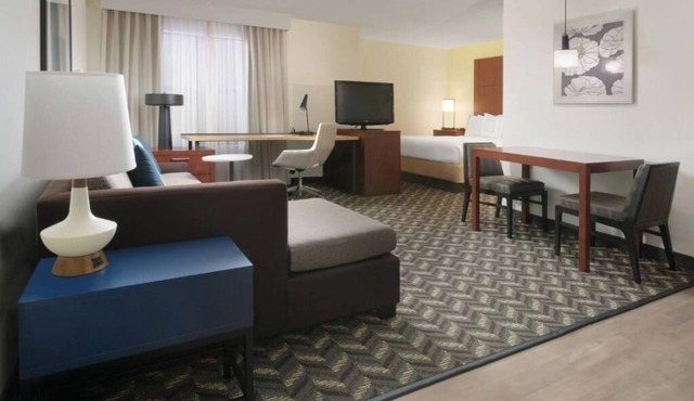 Studio Suite Near Glazer's Beer and Beverage DAL