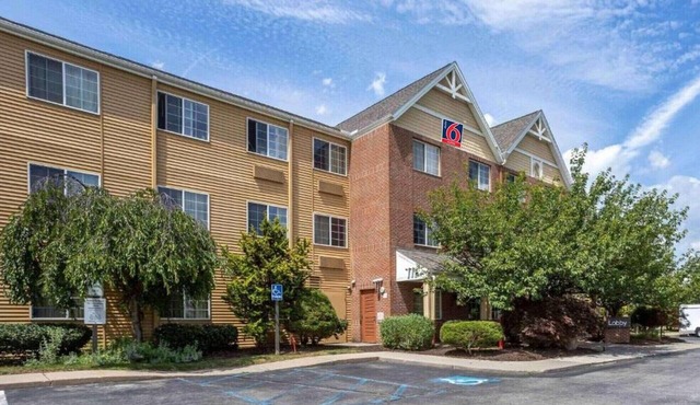 Studio6 Fishkill 2 Full Beds, Mobil Tub, Nsmk Kitchen