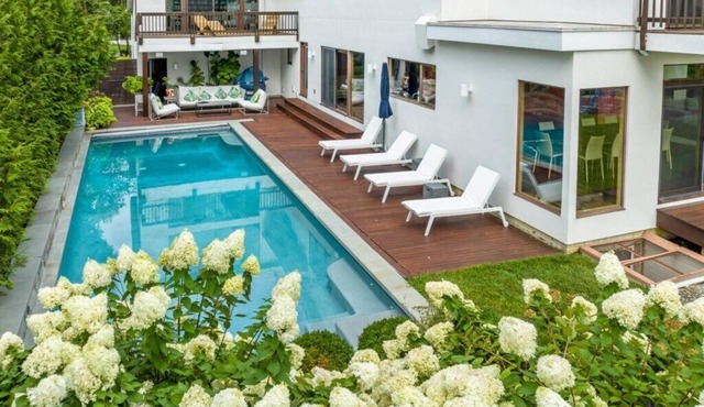 Stunning Waterfront Retreat w/Pool, Private Dock & Sauna Near Downtown Annapolis