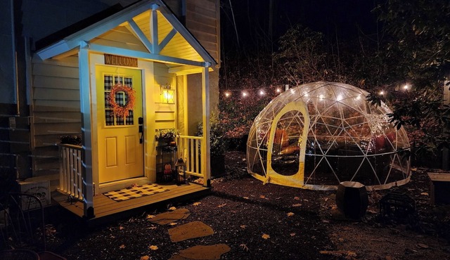 Summer escape for 2 at Private Cottage! A 5 min drive to Peddlers Village!