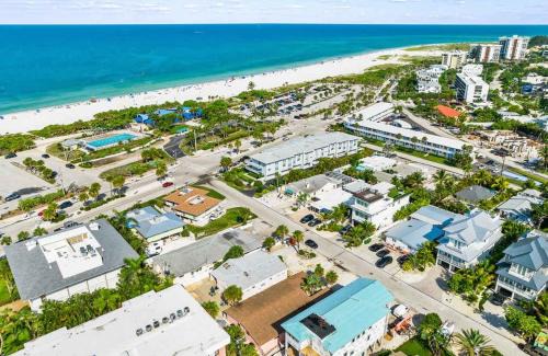 Summer Lovin' - Cozy Lido Key Beach House