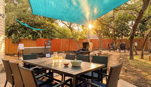 Texas Retreat with Hot Tub, Fire Pit, 3 Kings, including a 1st Floor King