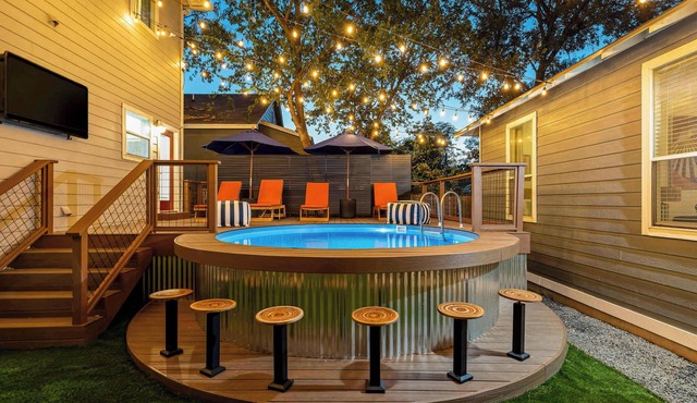 The Backyard Bliss - 4BR Heated Pool & Ping Pong