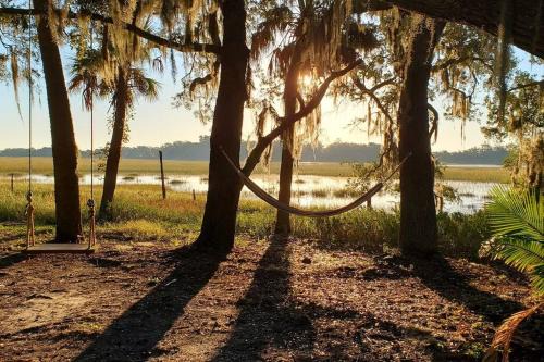 The Offbeat Oasis by the Marsh with Hunting Island Beach Pass